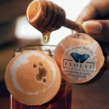 Load image into Gallery viewer, Bath Bomb - Oatmeal Milk Honey